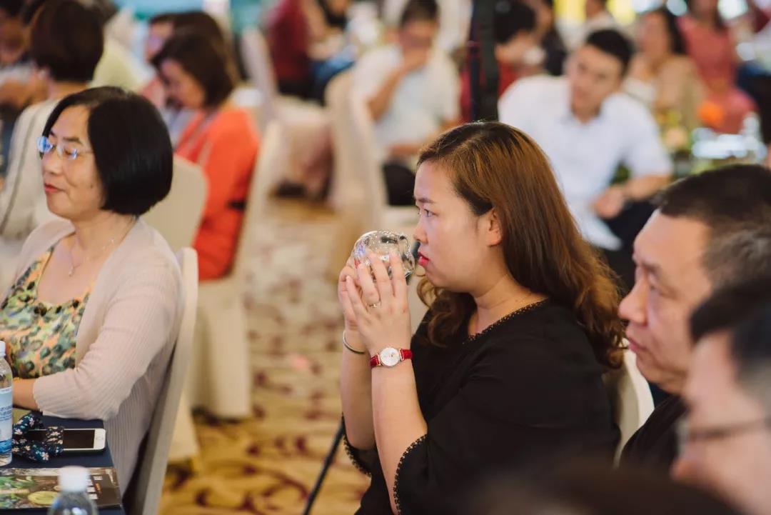 5d75b8dc5e4e7.jpg 12.jpg