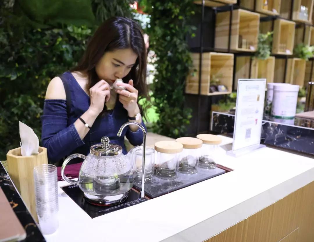 5d7752de754b8.jpg 42.jpg