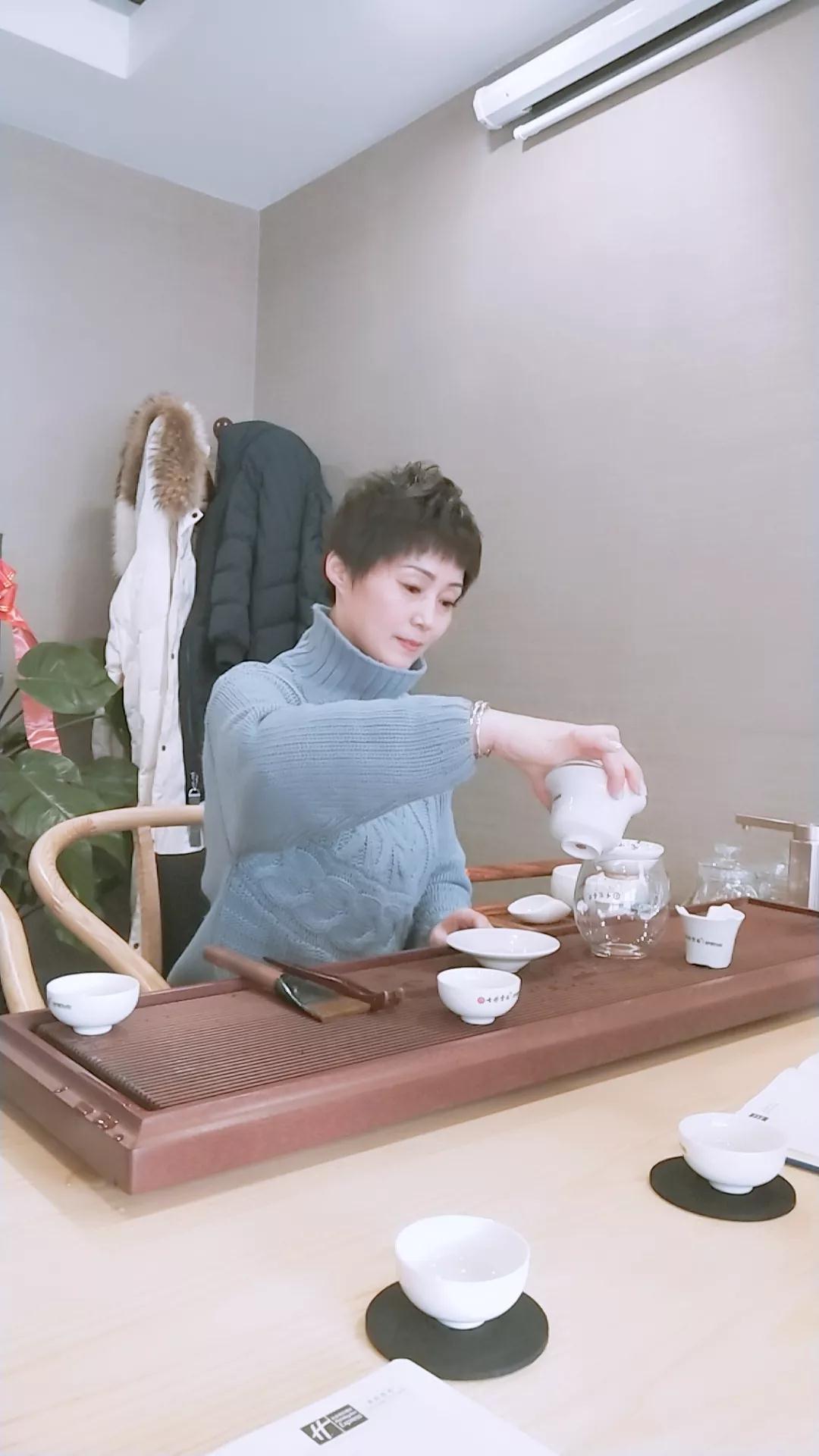 5dc3cf41f2002.jpg 4.jpg